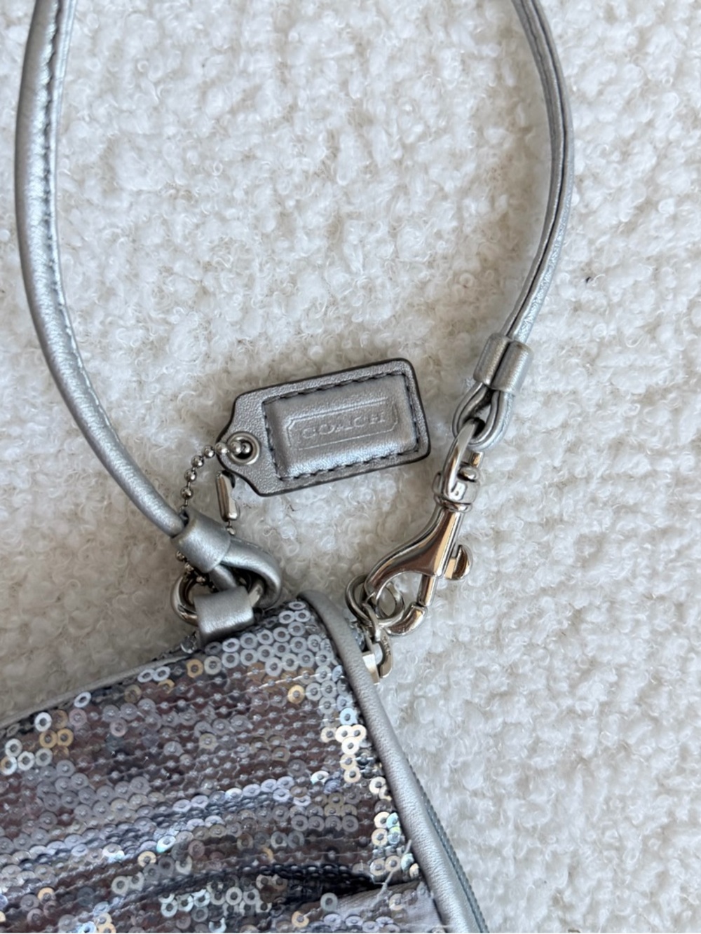 Vintage Coach Silver Sequin Wristlet - Picture 3 of 7